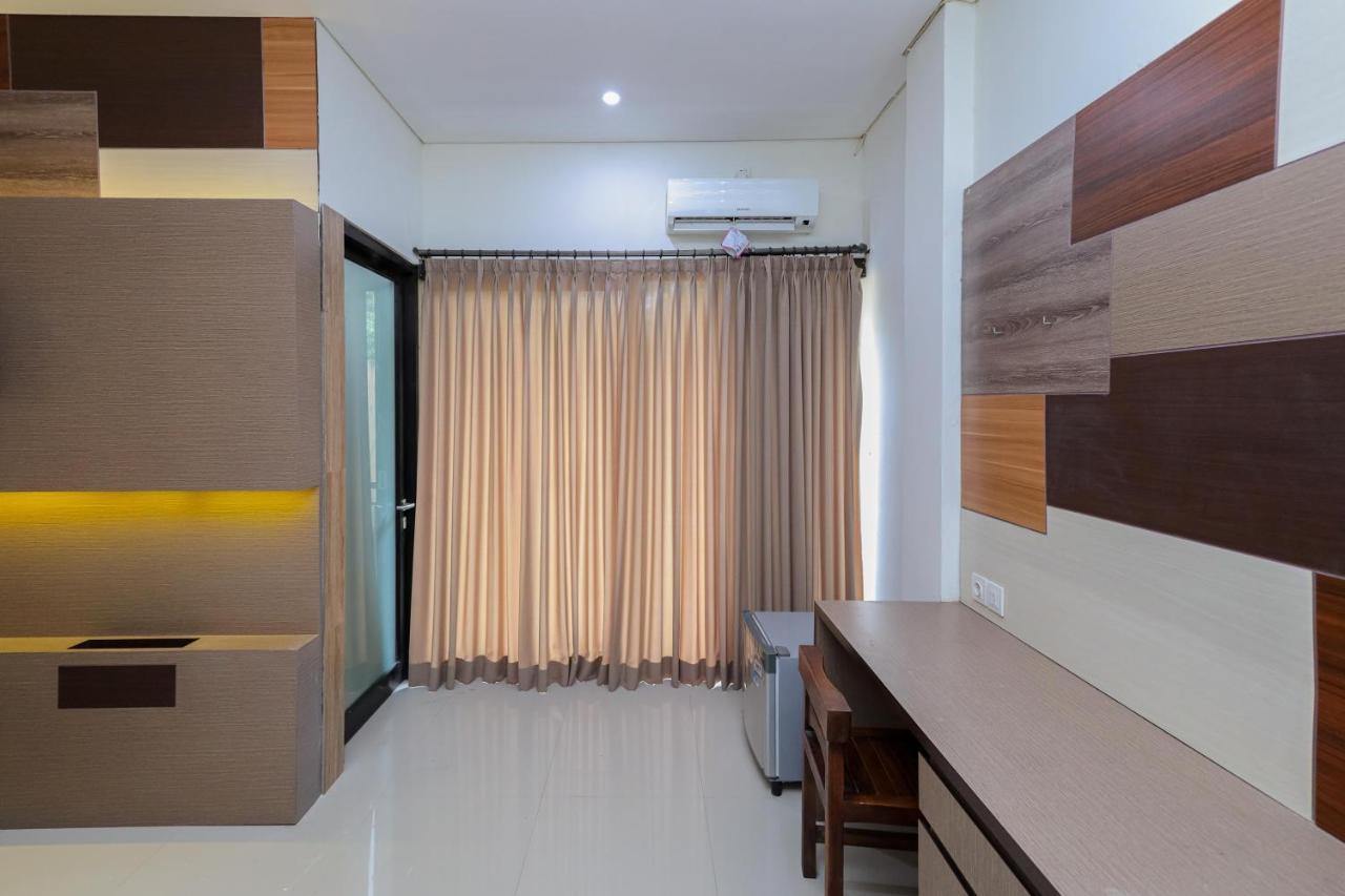 Urbanview Hotel Wg Jimbaran Bali 웅아산 외부 사진